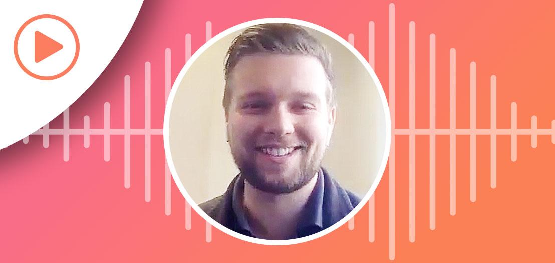 Smiling person with short hair in a circular frame, set against a pink gradient background with sound waves. A play button is positioned in the top left corner.